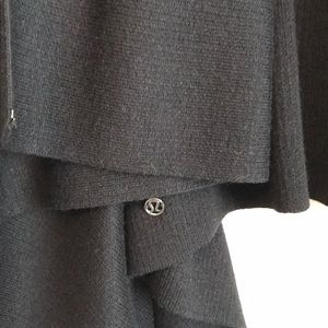Black LuLulemon sweater